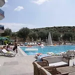 Whispering Sands 아파트호텔 3*