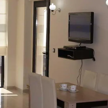 Aparthotel Whispering Sands 3*