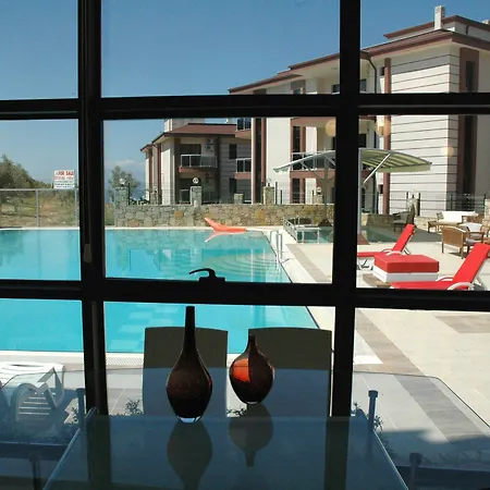 Whispering Sands Aparthotel 3*