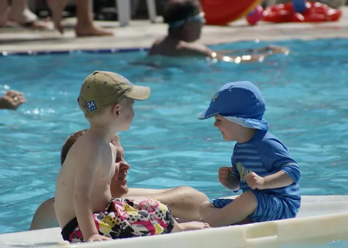 Whispering Sands 아파트호텔