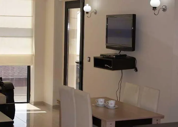 Aparthotel Whispering Sands 3*