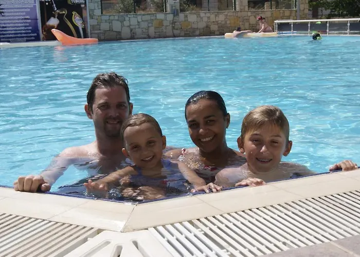 Whispering Sands Apart Otel 3*